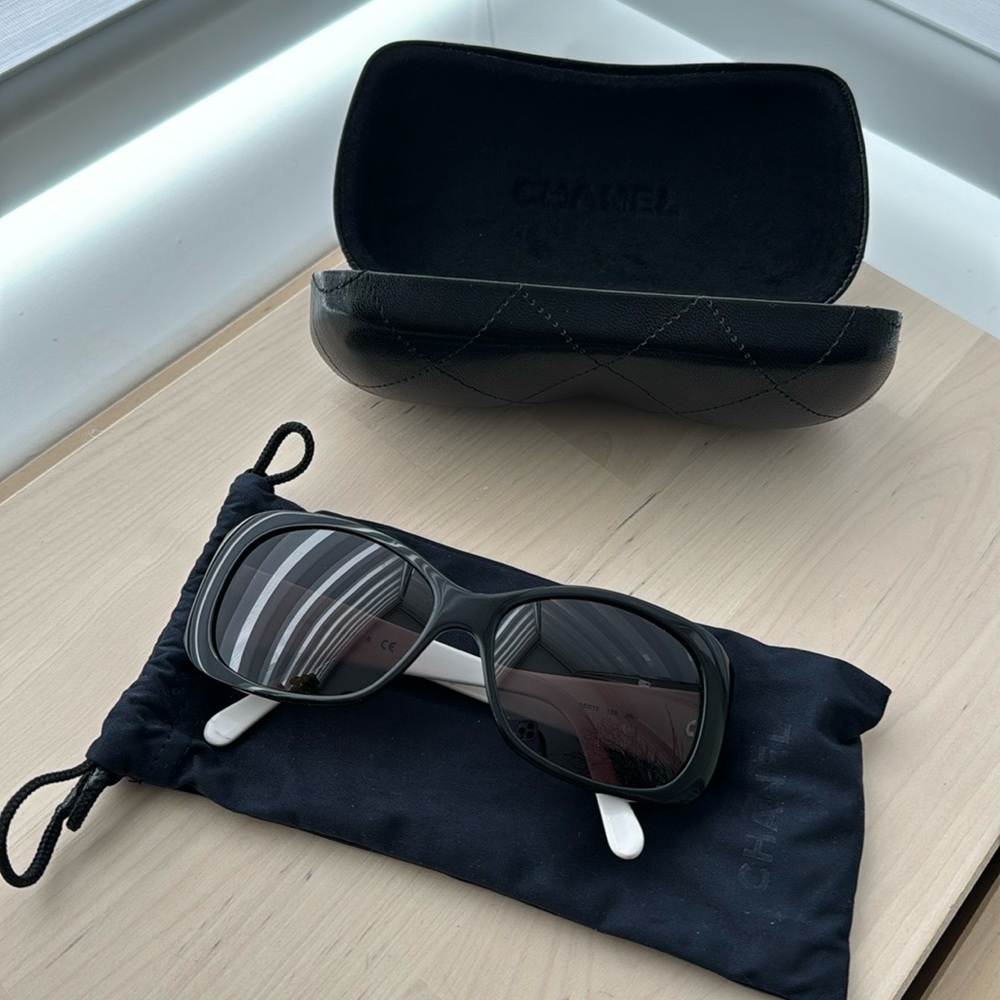 CHANEL Acetate Charms Sunglasses 5123 - black and white